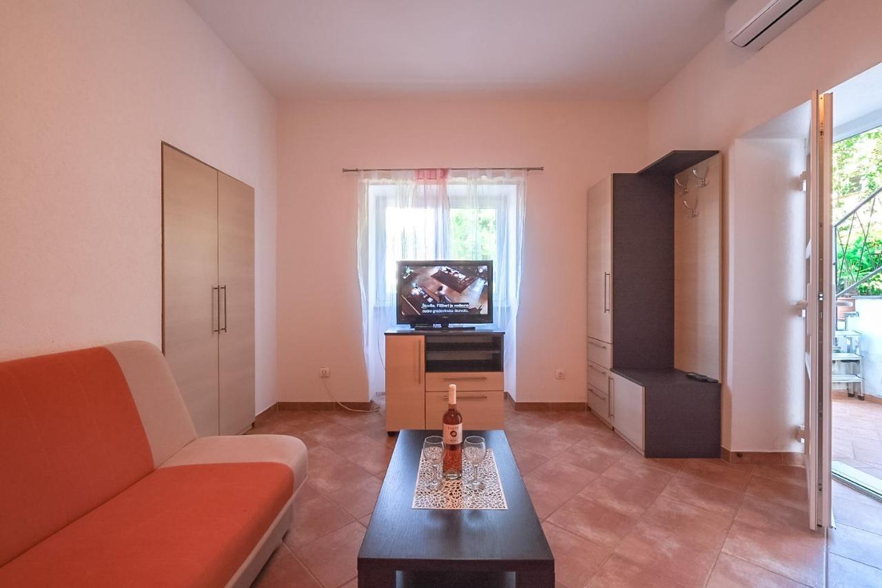 Apartmani Nina โรวีน ภายนอก รูปภาพ