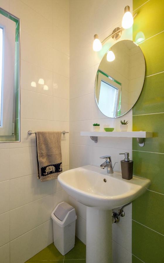 Apartmani Nina โรวีน ภายนอก รูปภาพ