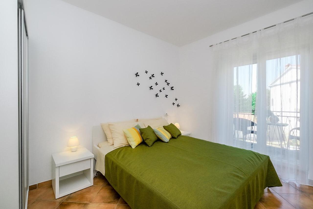Apartmani Nina โรวีน ภายนอก รูปภาพ