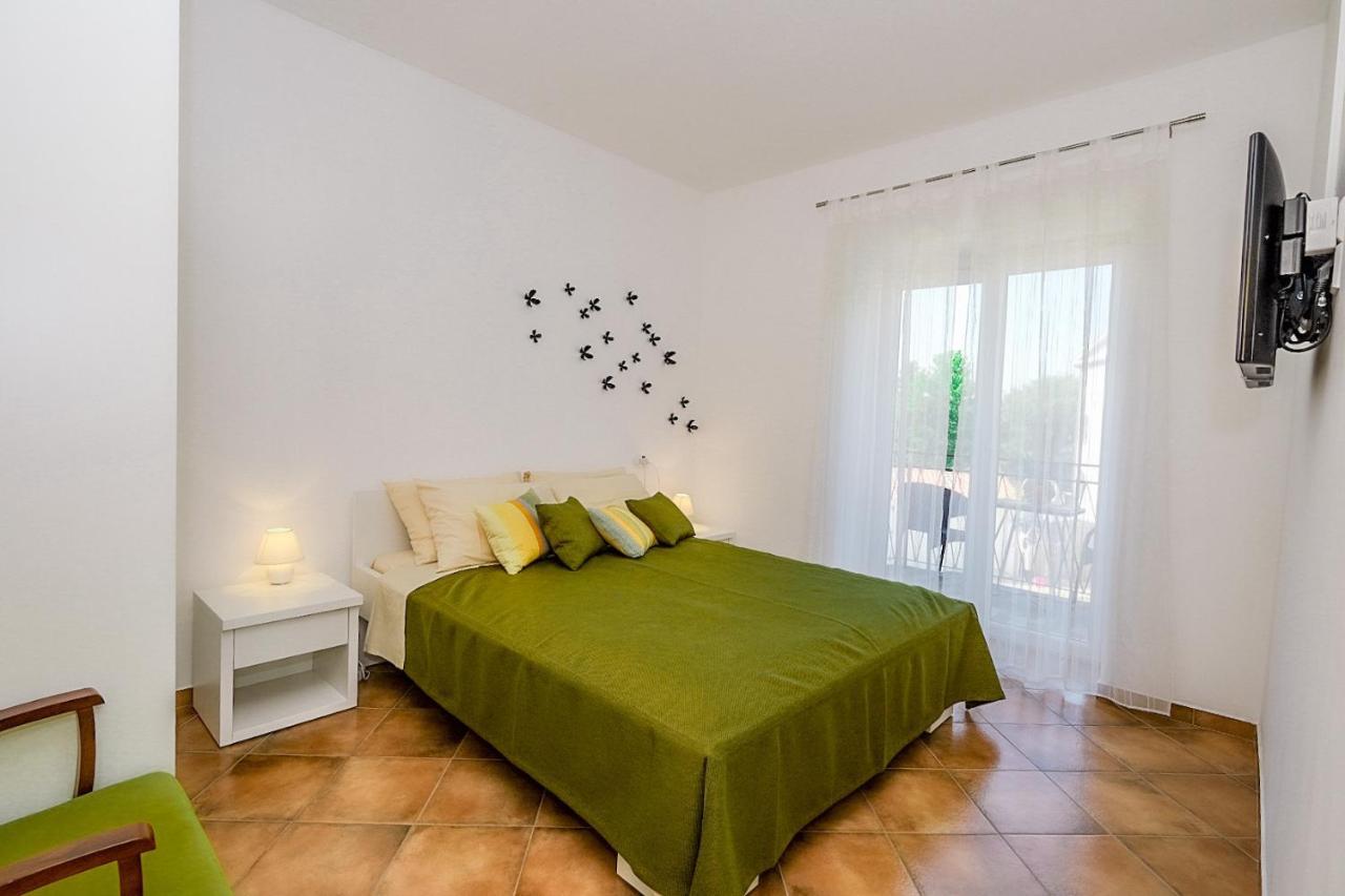 Apartmani Nina โรวีน ภายนอก รูปภาพ