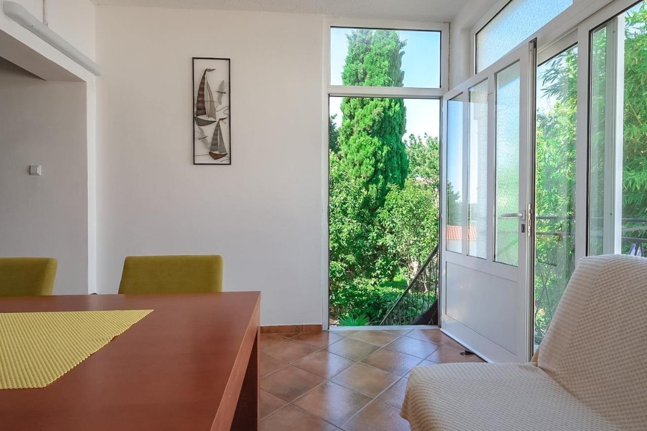 Apartmani Nina โรวีน ภายนอก รูปภาพ