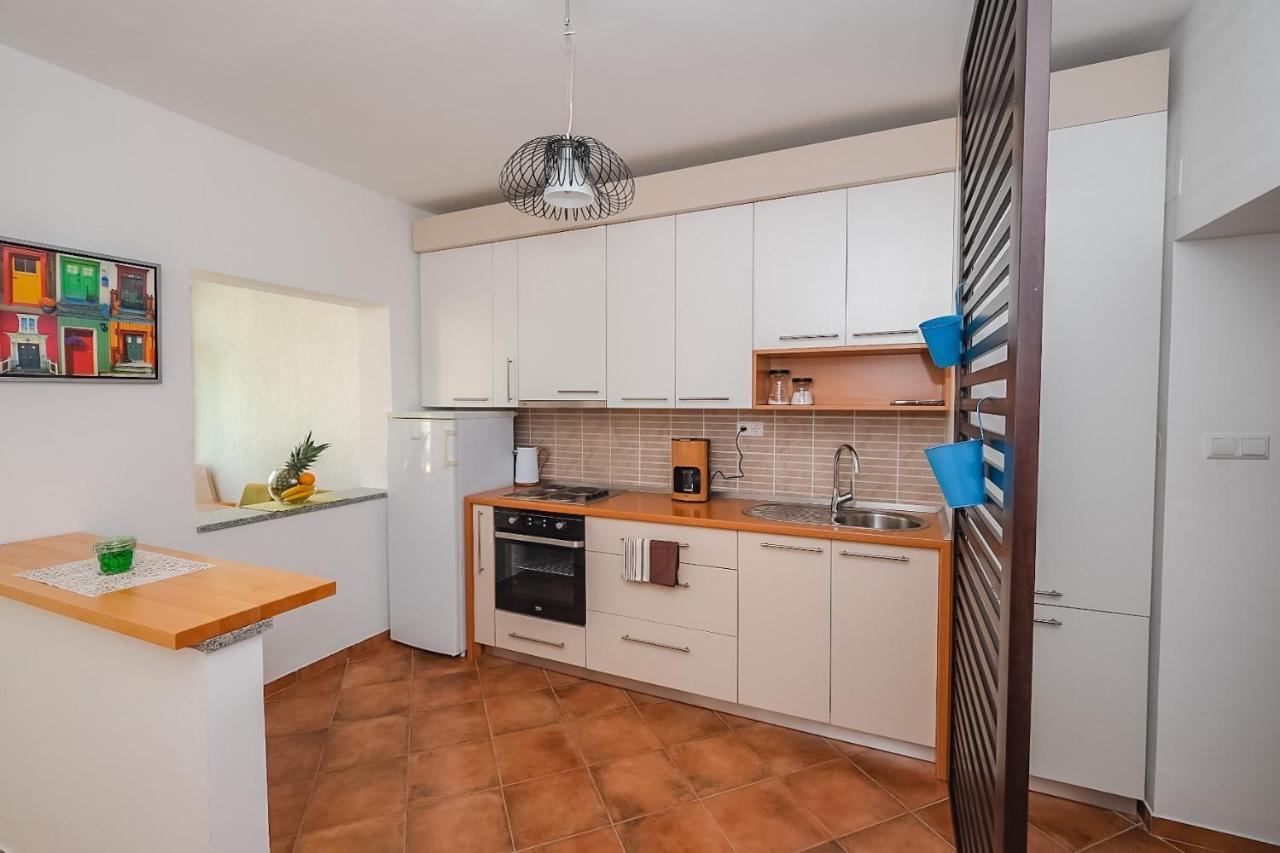 Apartmani Nina โรวีน ภายนอก รูปภาพ