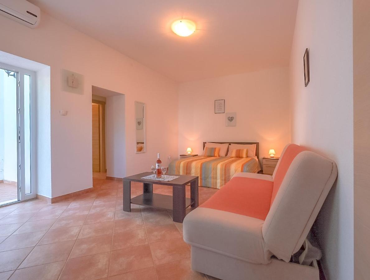 Apartmani Nina โรวีน ภายนอก รูปภาพ