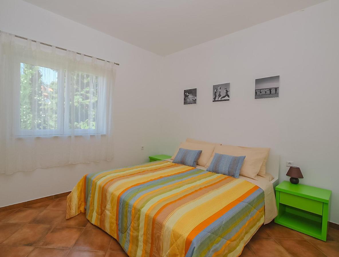 Apartmani Nina โรวีน ภายนอก รูปภาพ